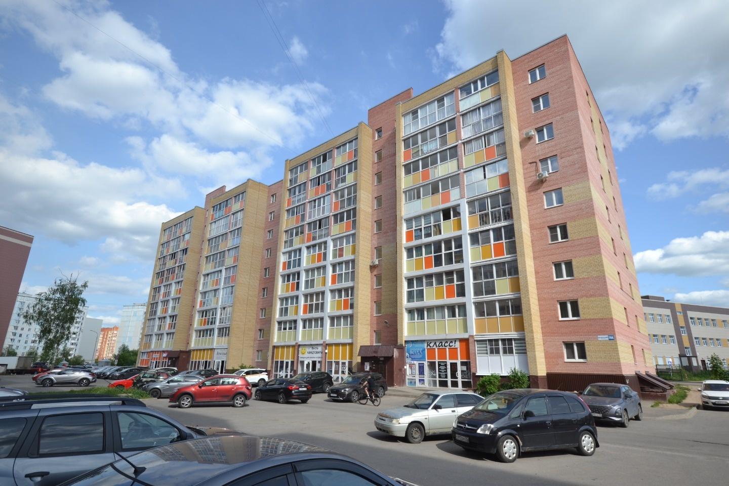 ПPOДAЁТCЯ 2 – комнатная квартира расположена по адресу: Октябрьский проспект, 78А
Квартира находится на 6-м этаже 10-ти этажного дома.
Просторная комната с выходом на лоджию, на которой можно сделать рабочий уголок или зону отдыха. Большая кухня-гостиная, позволит разместить всех гостей или спальное
