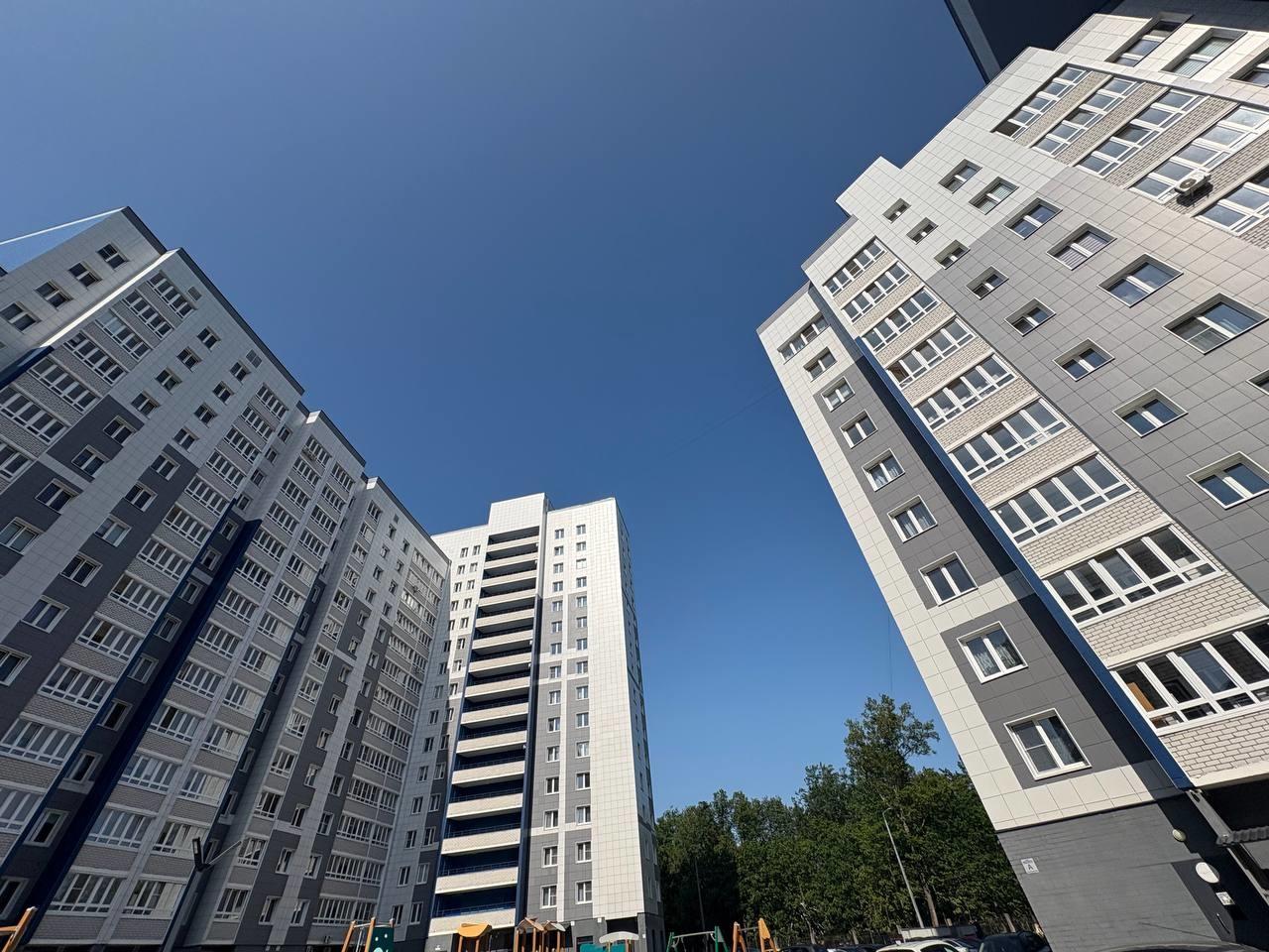 Продается просторная, светлая трехкомнатная квартира, где комфорт встречается с функциональностью.

ДАННЫЙ ОБЪЕКТ МОЖНО КУПИТЬ В ИПОТЕКУ ПО СТАВКЕ 0,01% НА 1 ИЛИ 2 ГОДА!
ТАКЖЕ ДАННЫЙ ОБЪЕКТ МОЖНО КУПИТЬ ПО СУБСИДИРОВАННОЙ ПРОЦЕНТНОЙ СТАВКЕ 14,75%, ЧТО СУЩЕСТВЕННО СНИЗИТ ЕЖЕМЕСЯЧНЫЙ ПЛАТЕЖ ПО ИПОТЕКЕ