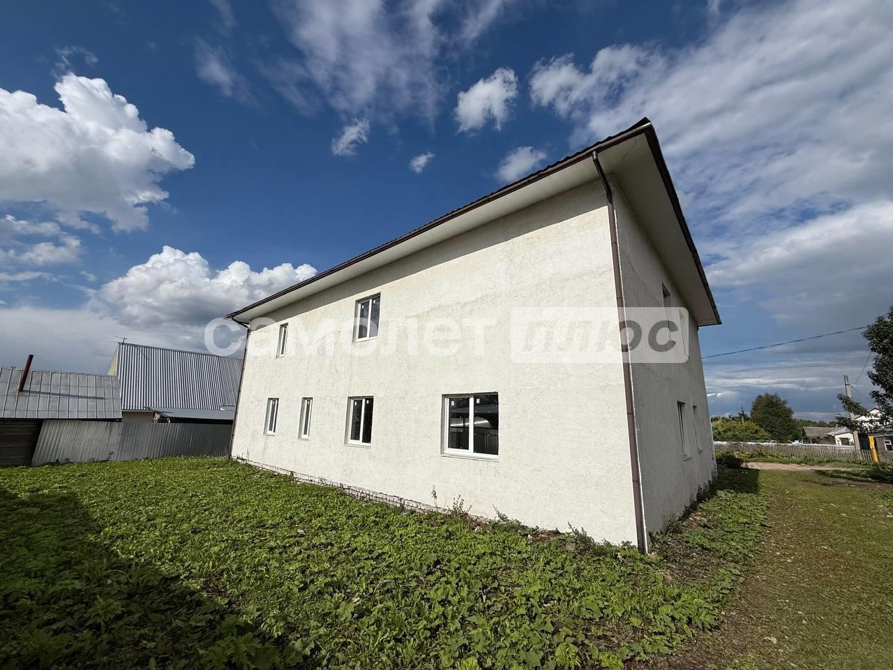 Продается просторный кирпичный дом 350 м² в пос. Ботово (12 км от Череповца) 
Характеристики дома:
 Год постройки: 2015 (дом в отличном состоянии) 
Площадь дома: 350 м² (2 этажа + мансарда 180 кв.м) 
Материал стен: кирпич – прочный, теплый, долговечный
 Отделка: черновая – возможность создать интерь