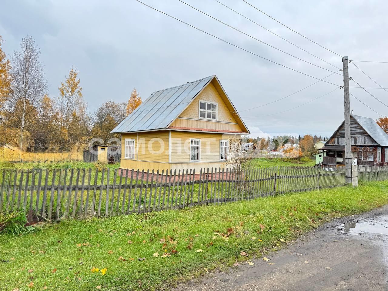 Дача мечты! Участок с домом у леса и реки.


Почему этот дом - отличная покупка?

Надежность: Крепкий и ухоженный дом 2005 года  завершение постройки. Полностью новая проводка - заезжайте и живите безопасно.
Уют и комфорт: На первом этаже - экологичные стены из бруса, на втором - свежее чистое прост