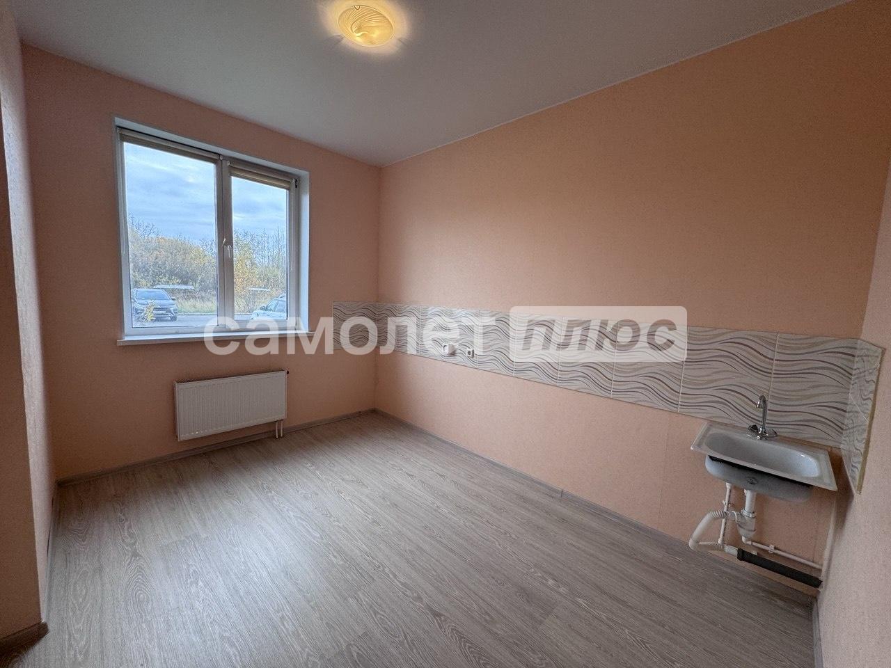 Готовы парить над городской суетой? Эта квартира — не просто квадратные метры, это вертикаль возможностей.

Представьте:

· Потолки 3 метра — ваш взгляд будет скользить вверх, к собственному небу. Света и воздуха здесь столько, что соседи будут завидовать белой завистью.

· Отдельная ниша 3.8 м² — э