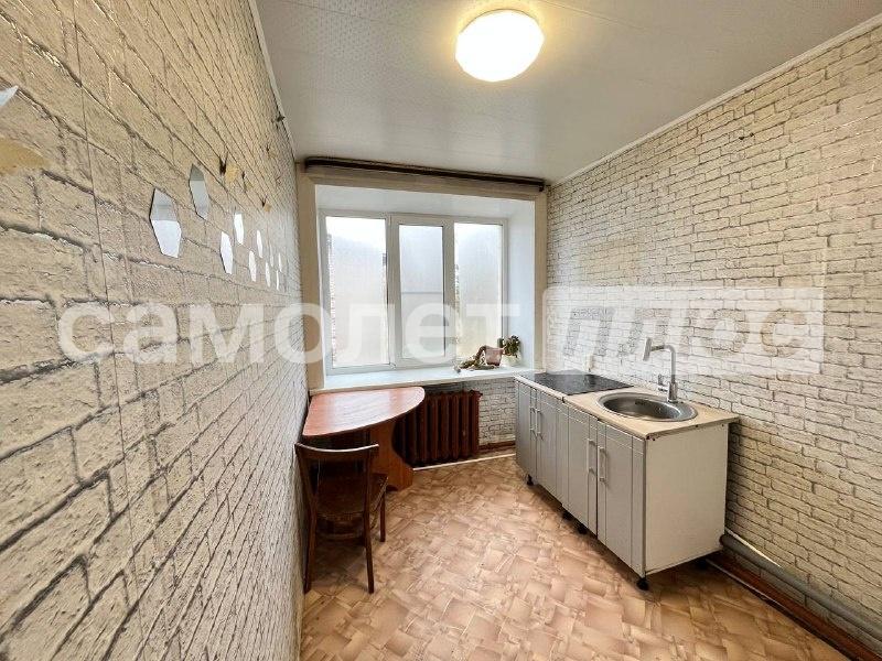 Предлагается к продаже светлая и уютная однокомнатная квартира в посёлке Суда. Идеальный вариант для спокойной жизни в экологически чистом районе.

Характеристики:
Общая площадь: 30,9 м2
Дом: кирпичный, двухэтажный.
Ремонт: Сделан косметический ремонт везде, кроме коридора. Стены выровнены гипсокарт