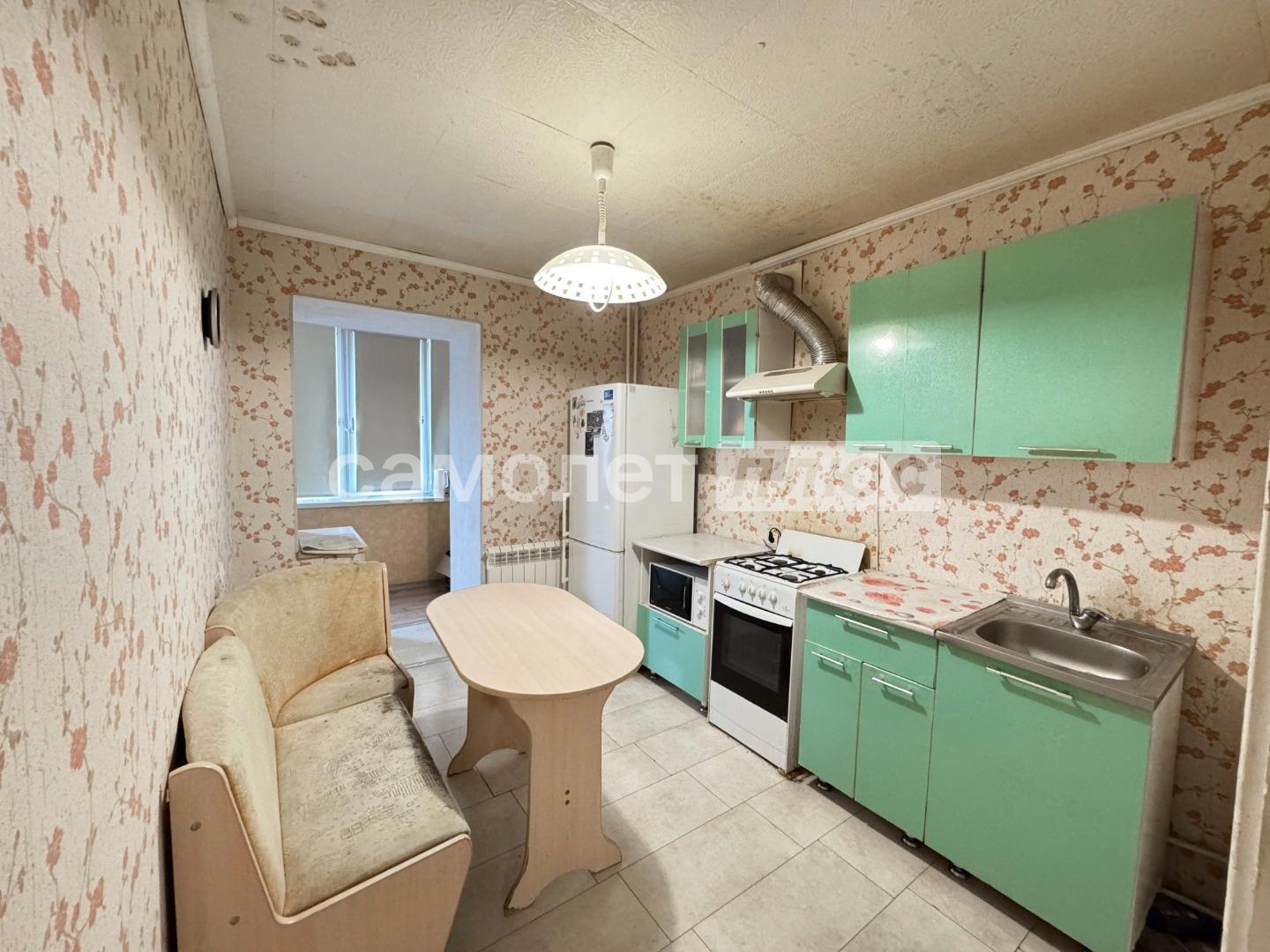 Продается уютная и невероятно светлая однокомнатная квартира в прекрасном районе с развитой инфраструктурой. Идеальный вариант для комфортной жизни одного человека или молодой пары.

Плюсы квартиры:

· Большие окна наполняют пространство светом. Просторная комната 18,2 м²: Можно легко зонировать на 