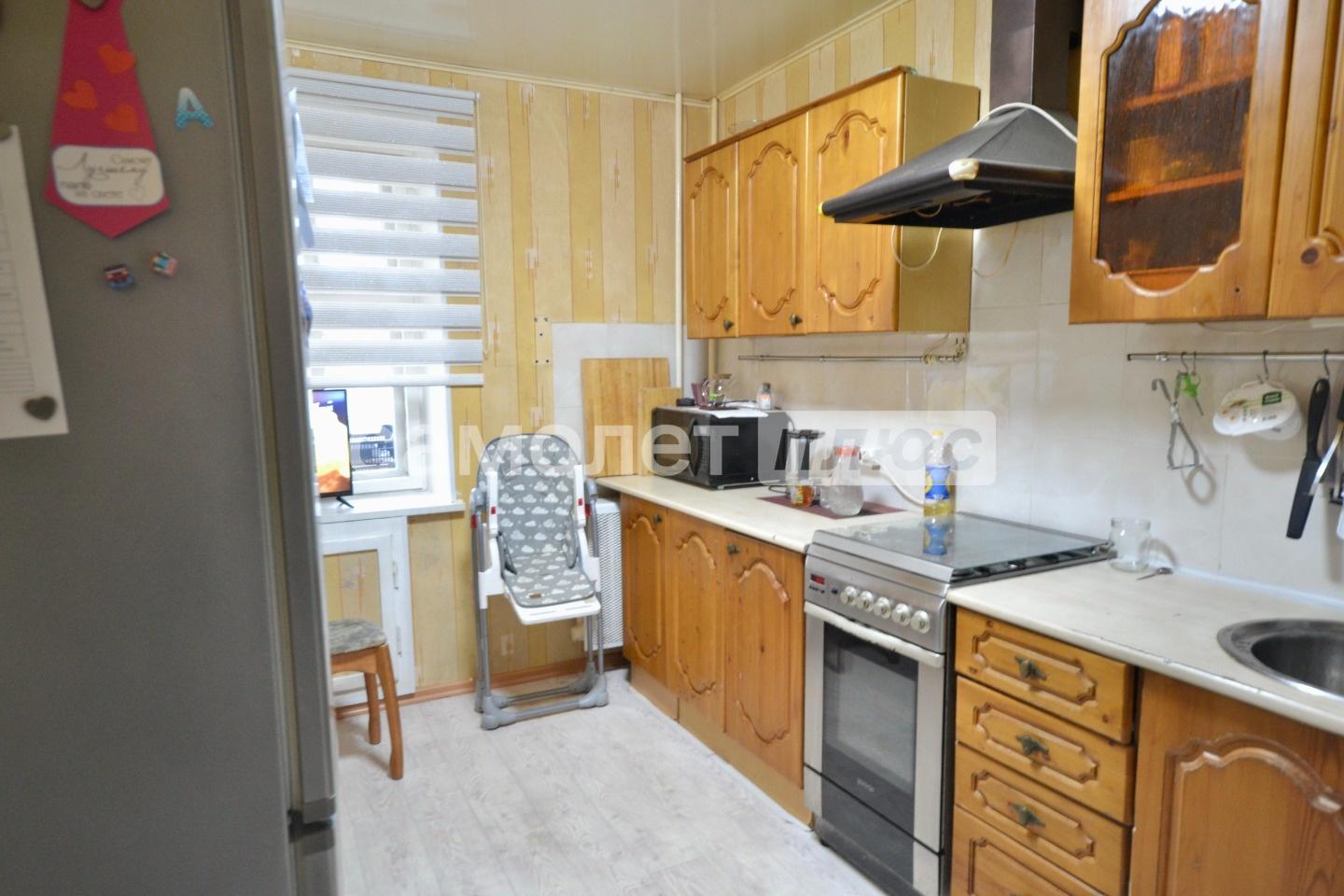 Всё, что нужно для счастья, — за пределами этой двери. А внутри — уютная 2-комнатная квартира (48 м²), которая станет вашим надёжным тылом.

Что вас ждёт:

·   Простор: Комнаты 15 м² и 13,1 м². Раздельные — для личного пространства каждого.

·   Уют: Кухня 8 м² — сердце квартиры, где готовятся самые