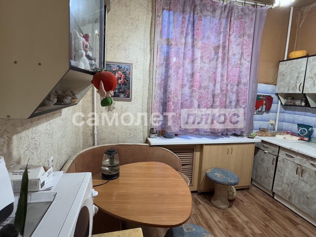 Бульвар Доменщиков 47 — это не просто адрес, а прекрасное место для жизни!

Почувствуйте простор!
В квартире целых 3 метра потолков! Это ощущение свободы, много света и воздуха. Три комфортные изолированные комнаты (15.5 м², 19.2 м² и 18.9 м²) позволят каждому члену семьи иметь свое личное пространс