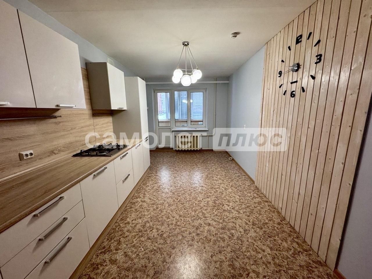 Продаётся светлая и просторная однокомнатная квартира в отличном состоянии.

· Площади: общая — 52,5 м², жилая — 23 м², кухня — 16 м².
· Планировка: Просторная прихожая прихожие (7 м² и ), Гардеробная (1,26м2) что добавлявает удобства и позволяет грамотно организовать пространство.
· Дополнительно: 