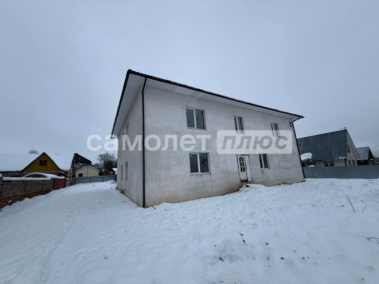 Продается просторный кирпичный дом 350 м² в пос. Ботово (12 км от Череповца) 
Характеристики дома:
 Год постройки: 2015 (дом в отличном состоянии) 
Площадь дома: 350 м² (2 этажа + мансарда 180 кв.м) 
Материал стен: кирпич – прочный, теплый, долговечный
 Отделка: черновая – возможность создать интерь