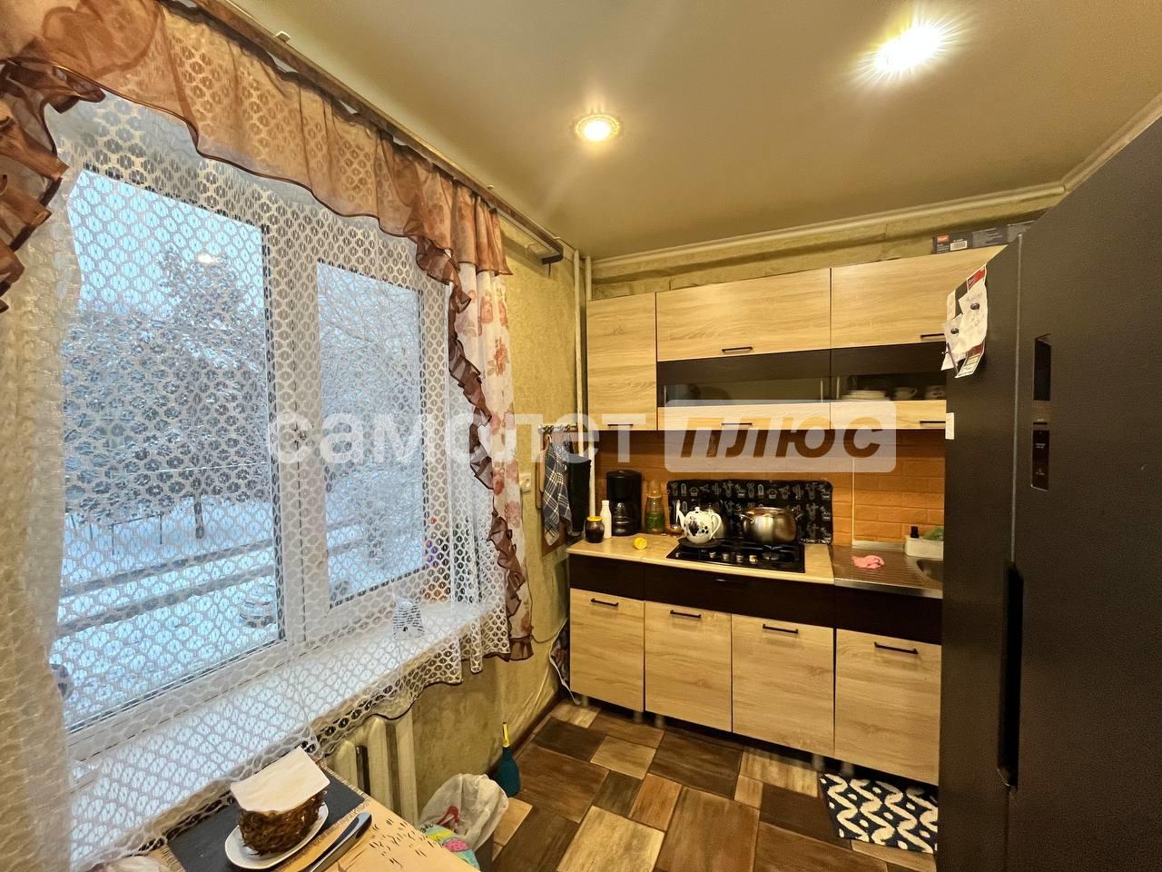 В продаже уютная квартира.

Об объекте:

· Площадь: общая — 55.4 кв.м. Расположение: 3 этаж из 9-этажного панельного дома.
    Год постройки — 1976
· Планировка: комнаты изолированные (12, 15 и 18 кв.м.), раздельный санузел 
· Состояние:косметический ремонт 2023 года. Установлены пластиковые окна, н