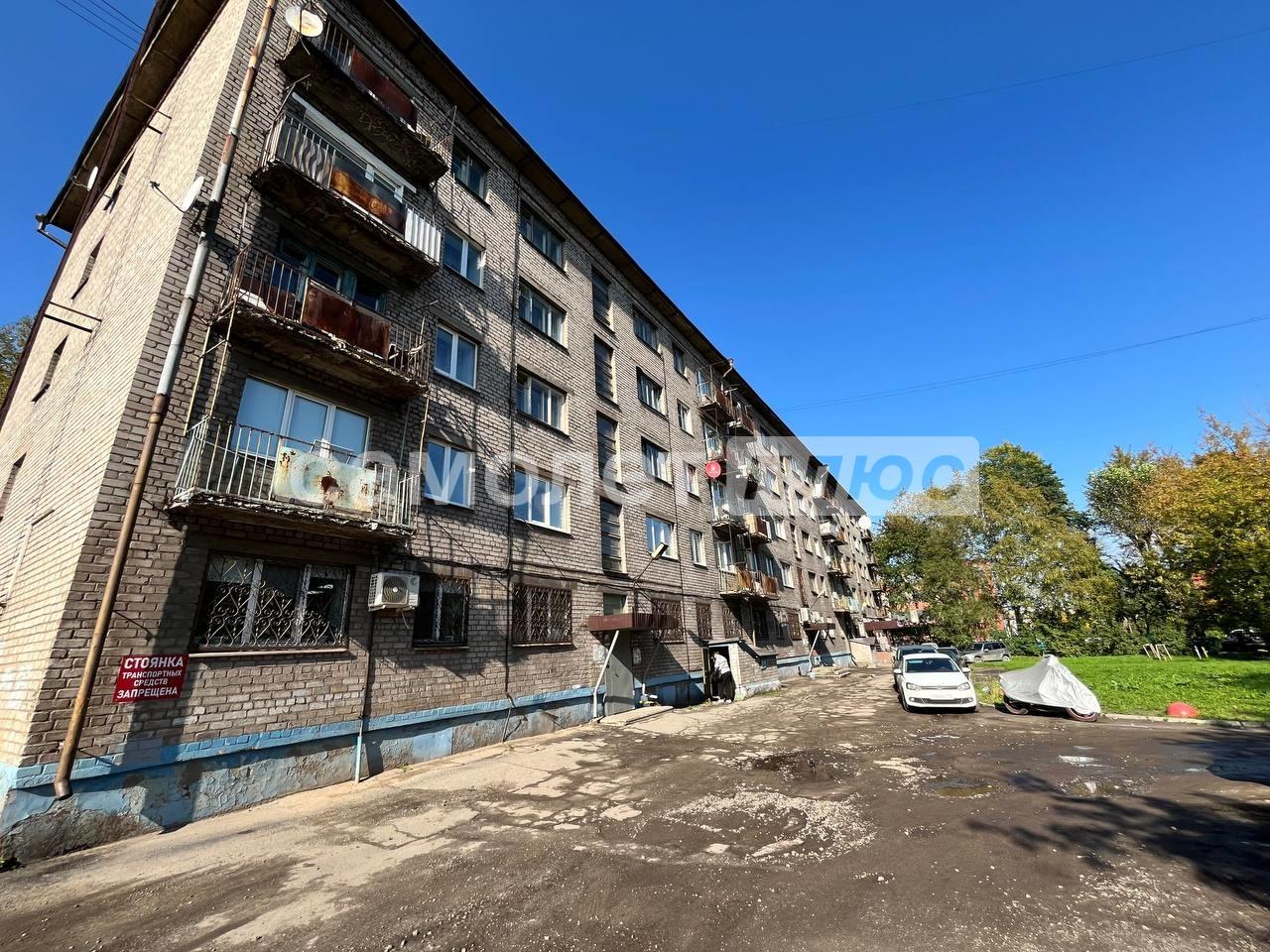 Сдаём светлую комнату 12,1 м2 в ухоженной квартире.

Отличное расположение:
В шаговой доступности остановки общественного транспорта.
Проходные на завод: Центральная и Комаровская.
Магазины: Магнит, Паритет, Пекарня, WB, Ozon.
Школа №15, Дворец спорта им.Я.П. Соломоника

Комната:
Площадь: 12,1 м2.
Б