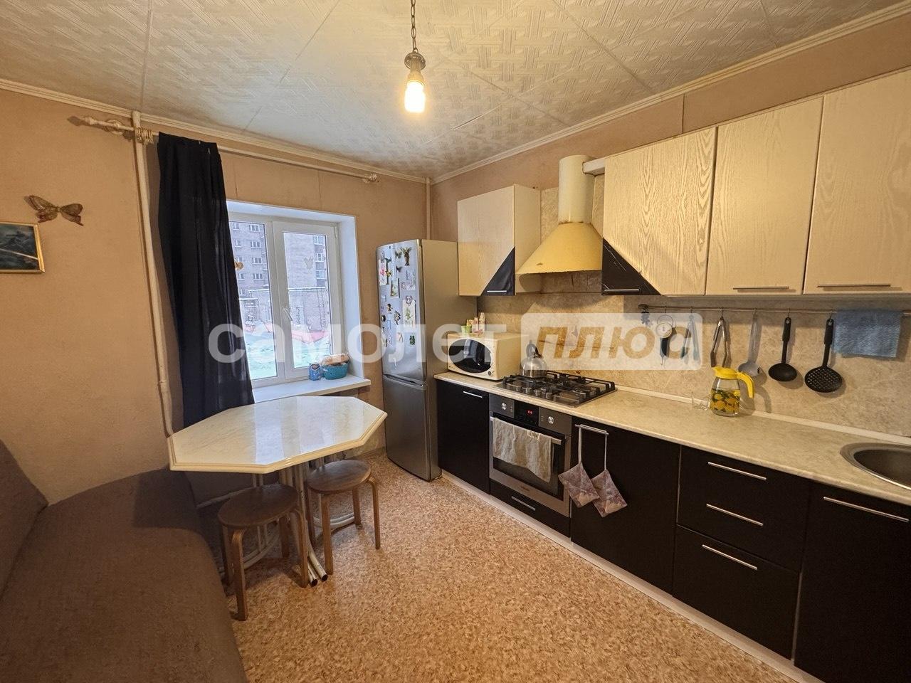 Продаётся уютная и очень светлая квартира в Северном районе Череповца. Идеальное расположение для спокойной жизни в развитой инфраструктуре.

Преимущества локации (всё в шаговой доступности):

· Химико-технологический колледж — в двух шагах.
· Солнечный сквер — зелёная зона для прогулок прямо у дома