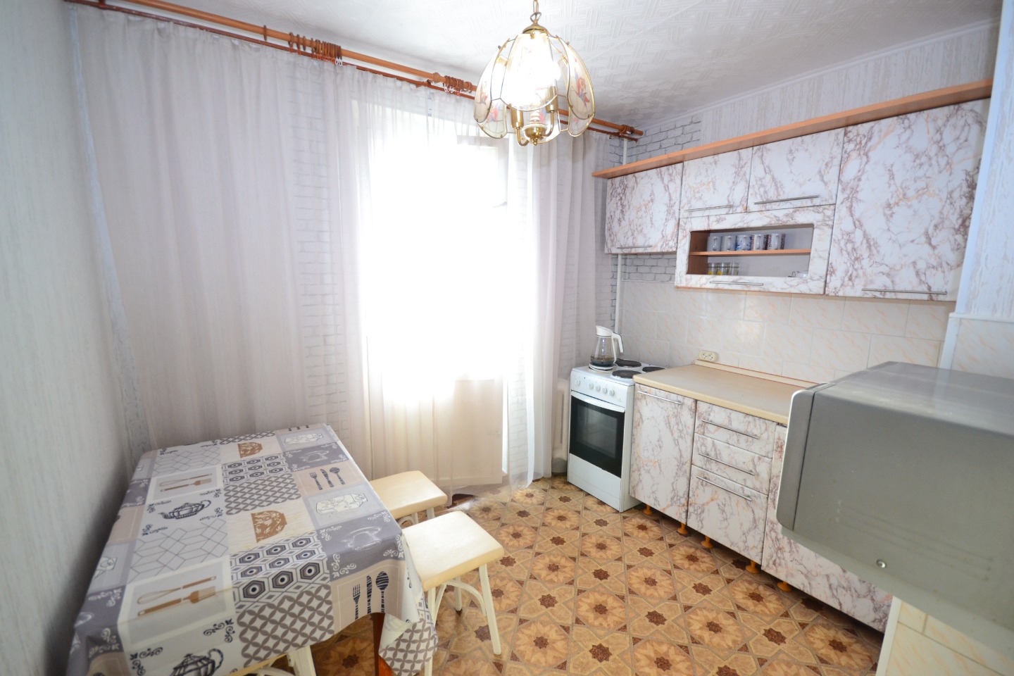 Продаётся удивительно светлая, уютная и очень тёплая квартира. Окна выходят (на юго-восточную сторону) в тихий , зелёный двор — здесь действительно комфортно и спокойно. Квартира продумана так, чтобы в ней было просторно, функционально и красиво. ПЛАНИРОВКА И ПРОСТРАНСТВО: ? Общая площадь: 49.2 м².
