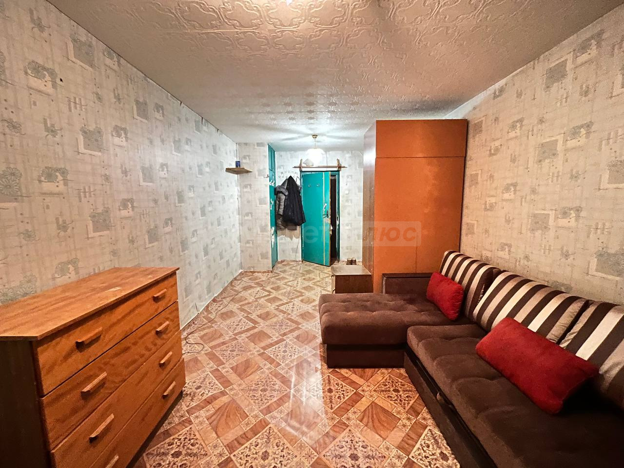 Сдаю уютную, свободную комнату площадью 18,9 кв. м. Квартира расположена по адресу: Гоголя 36

О комнате:

· Просторная и светлая площадь (почти 19 квадратов).
· Из мебели в комнате: удобный диван для отдыха и сна, вместительный шкаф для одежды и вещей. Небольшой кухонный гарнитур, что позволит гото