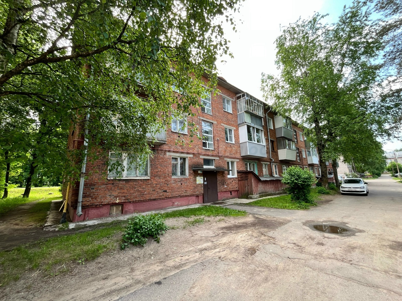 ДАННЫЙ ОБЪЕКТ можно купить по субсидированной ставке 11,9%, что существенно снизит ежемесячный платеж по ипотеке и переплату по процентам.

ВОЗЬМЕМ ВАШ ОБЪЕКТ В ЗАЧЕТ НОВОГО

Светлая и теплая 1-комнатная квартира. 

Почему вам здесь понравится:

 Расположение: Поселок Малечкино. Свежий воздух, рядом