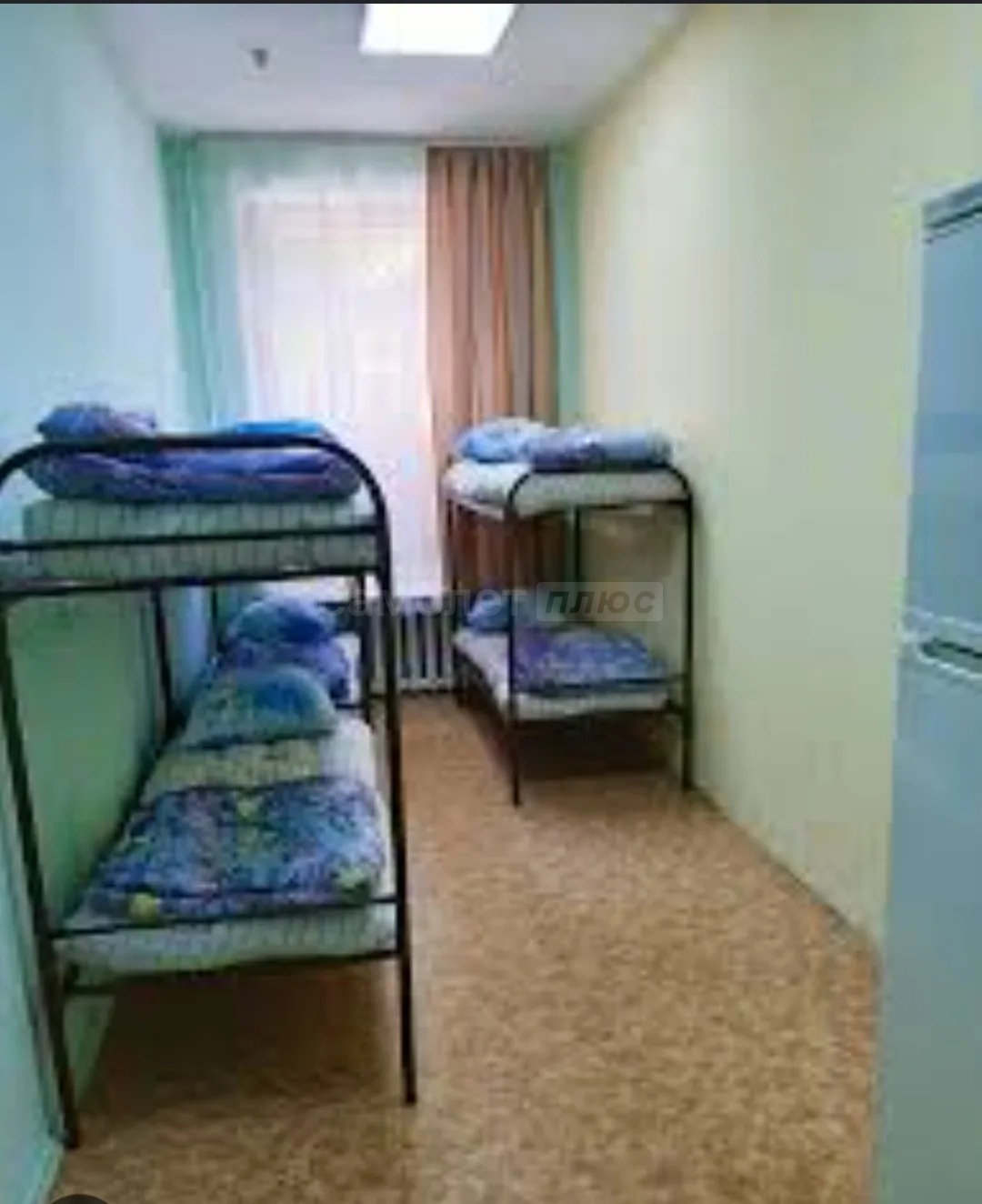 Продам  комнату 12,5 кв м.

Вся инфраструктура в шаговой доступности:
Проходные Северсталь,
остановка автобусная на Фосагро, 
а 
трамвай доставит с одного конца города в другой и обратно.

Детский сад, школа номер 15 ,магазины, Дворец Спорта,Озон.
 
 Большое окно выходит во двор.
 Шикарная парковка.